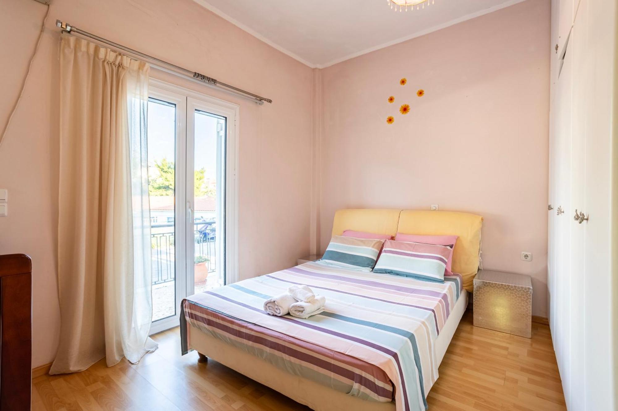 Kalamata'S Sunny Retreat Near The Historic Center Esterno foto