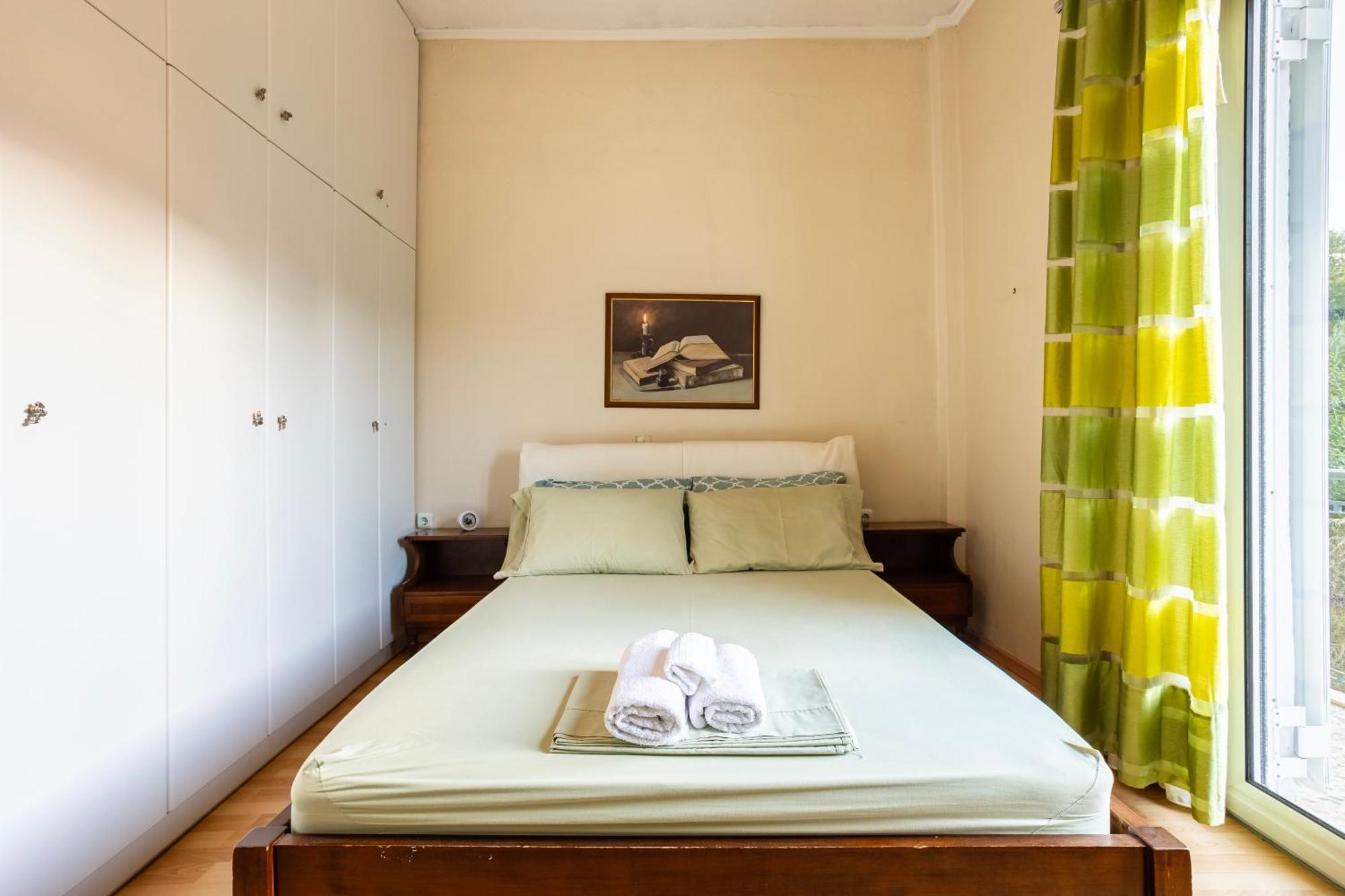 Kalamata'S Sunny Retreat Near The Historic Center Esterno foto