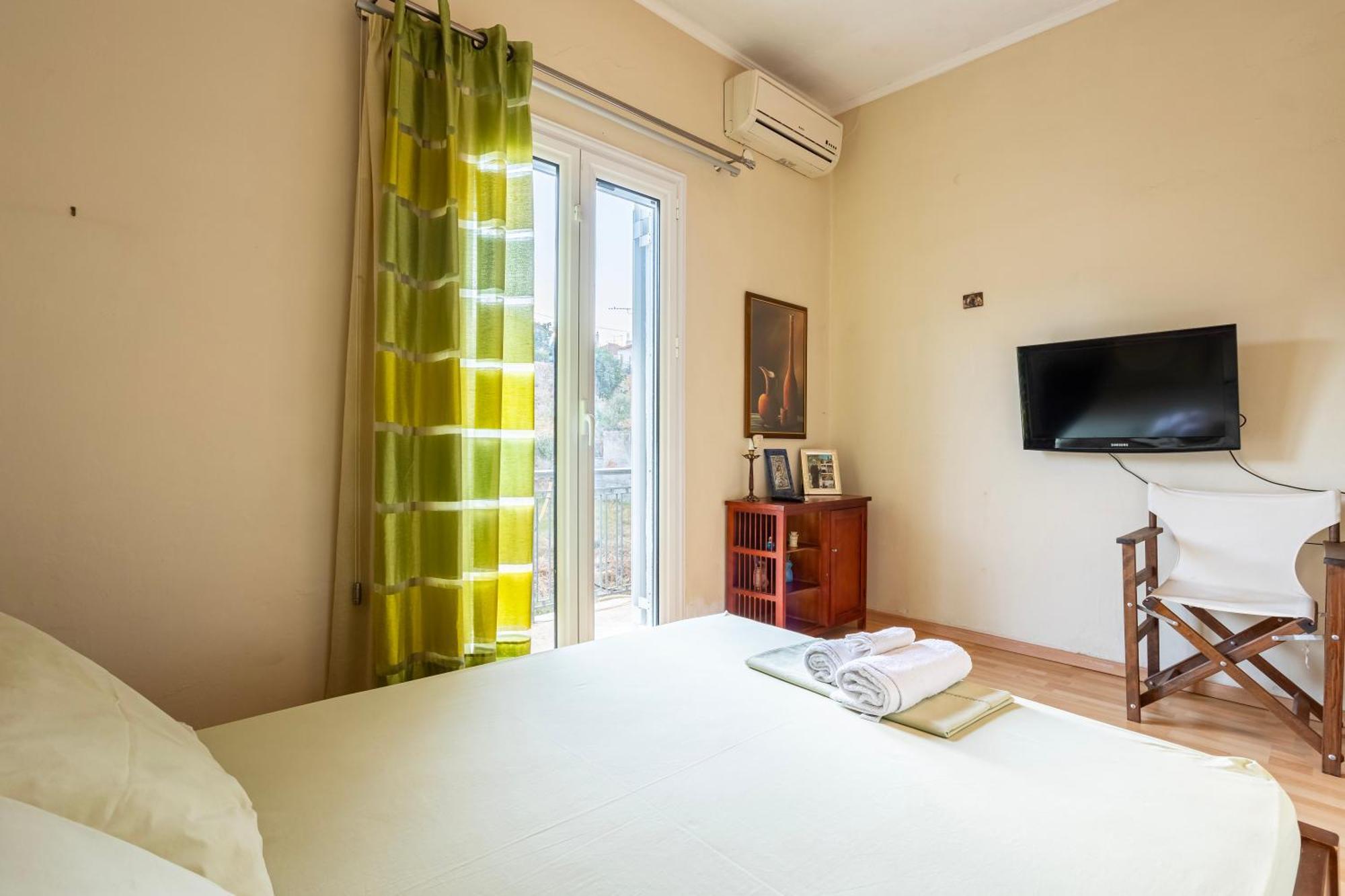 Kalamata'S Sunny Retreat Near The Historic Center Esterno foto