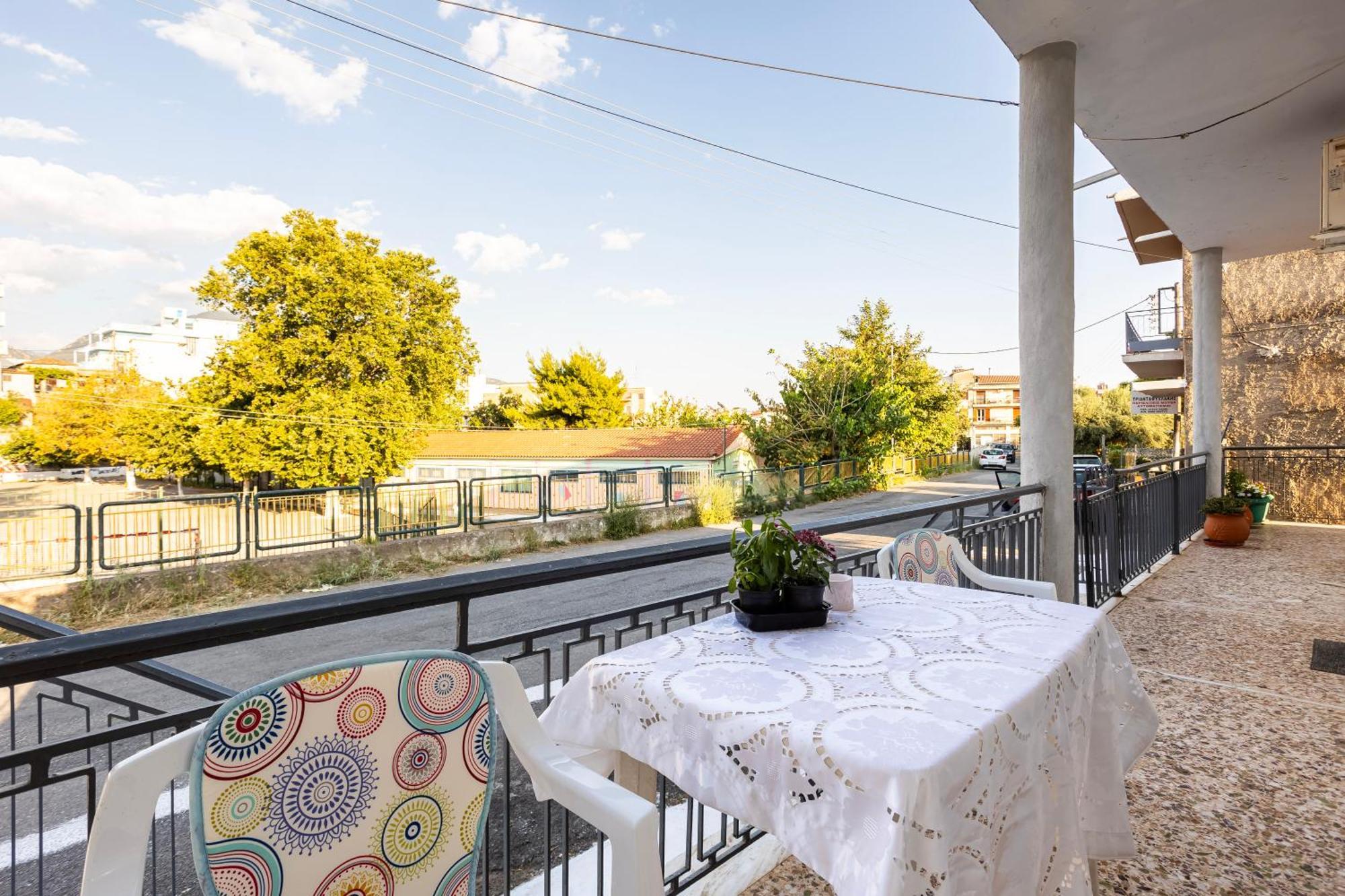 Kalamata'S Sunny Retreat Near The Historic Center Esterno foto